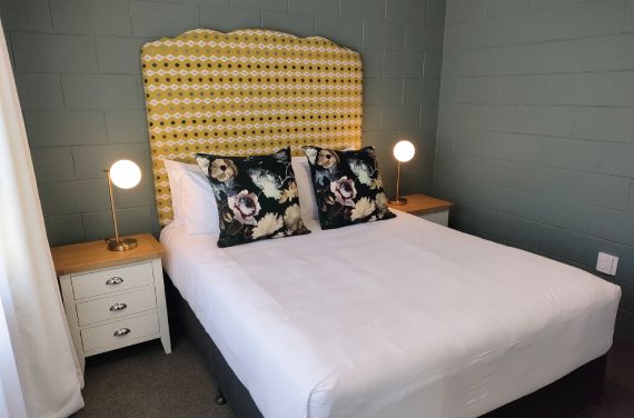 1-Bedroom Queen