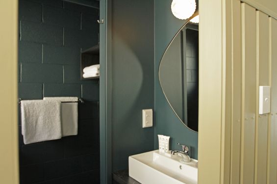 Turquoise Room - bathroom