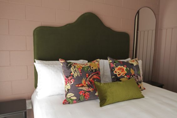 Green Bird Unit - bed