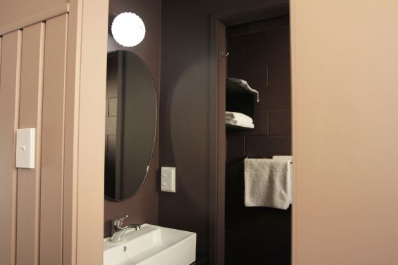 Green Bird Unit - bathroom