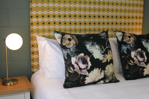 1-Bedroom Queen - bed