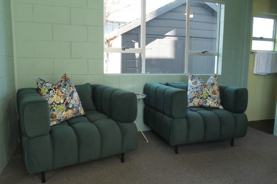 1-Bedroom Queen - lounge chairs